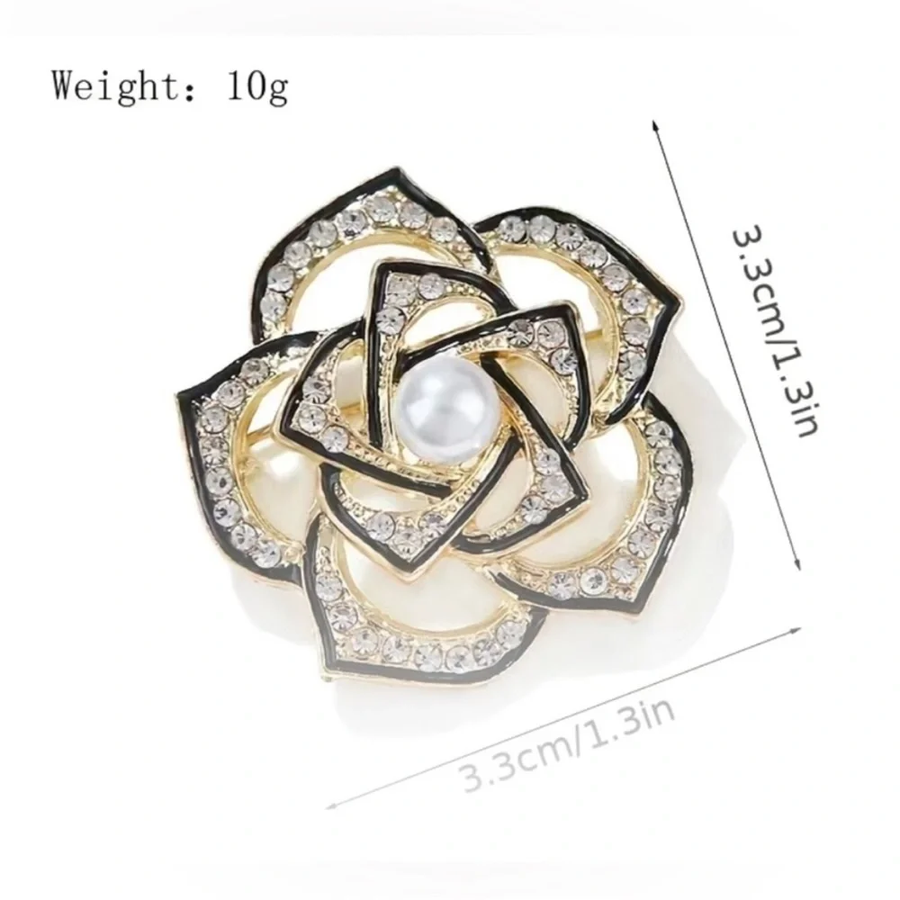 Blinged out Camilla brooch and box NIP - Picture 2 of 4